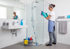 Bad putzen: In 30 Minuten blitzsauber