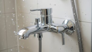 Kalk entfernen: Dusche und Armaturen dauerhaft glänzend und kalkfrei