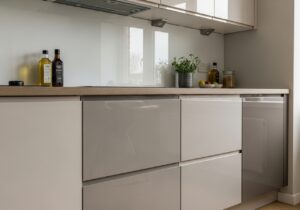 Küchenfronten harmonisch folieren